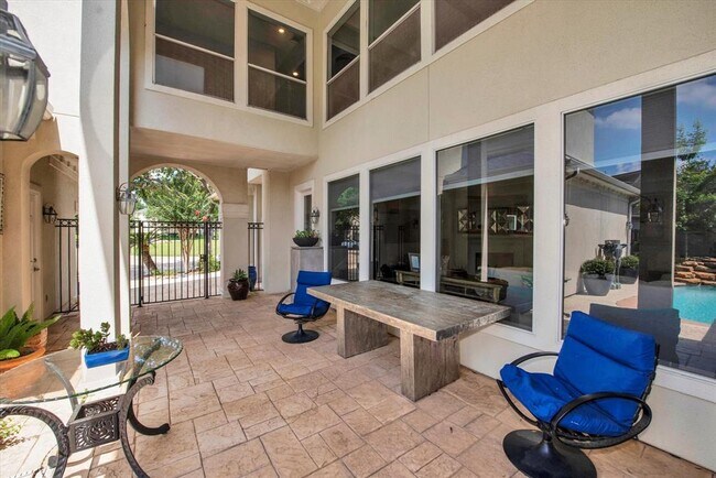 Foto del edificio - 70 Blooming Grove Ln
