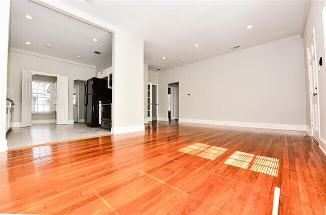 Foto del edificio - 410 Kenniston Dr