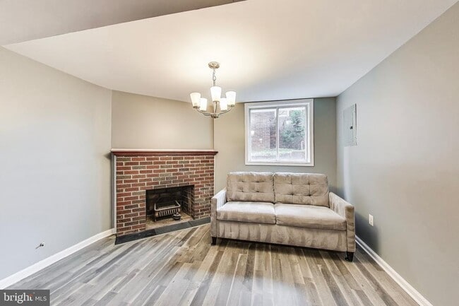 Building Photo - 1316 Van Buren St NW