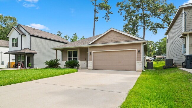 Foto del edificio - Welcome home to this beautifully maintained 2021 single-story home in desirable Lake Conroe Fores...