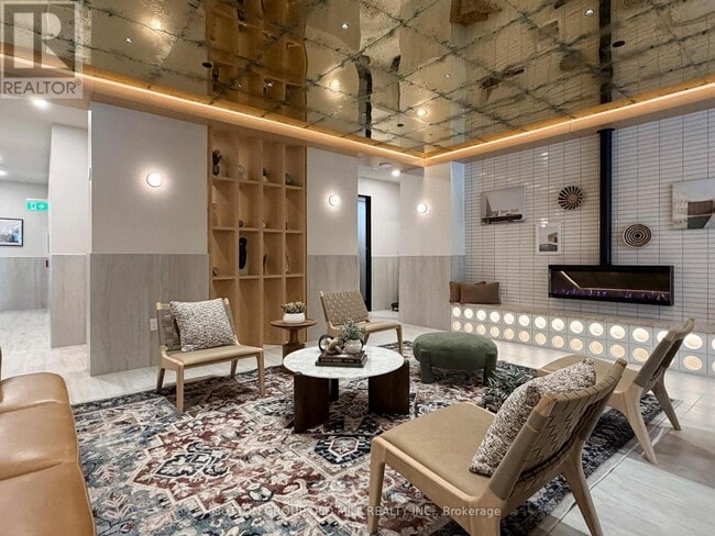 Building Photo - 1660 Bloor St W