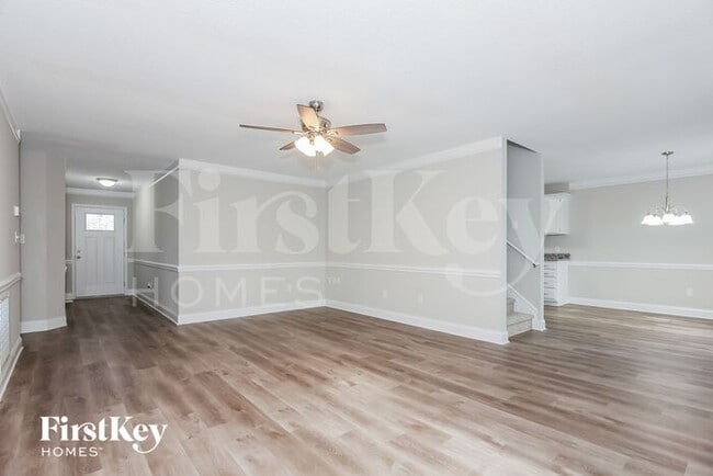 Building Photo - 5327 Oaktree Dr