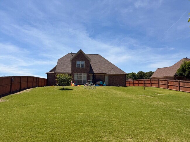 Foto del edificio - Stunning Atoka Home Offering Space, Style, and Convenience!