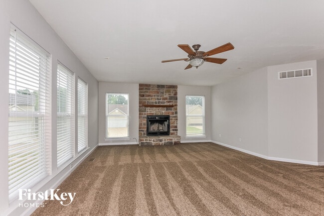 Building Photo - 10 Crystal Stream Ct