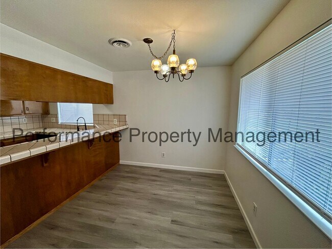Building Photo - 239 W China Grade Loop