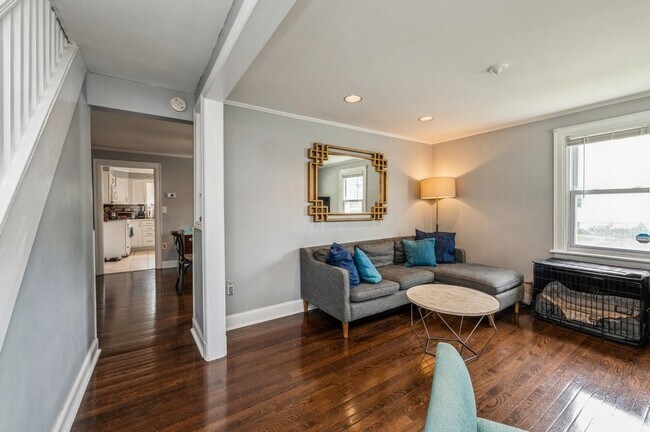 Foto del edificio - 305 N Barry Ave