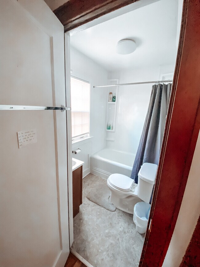 Foto del edificio - 1208 E Custer St