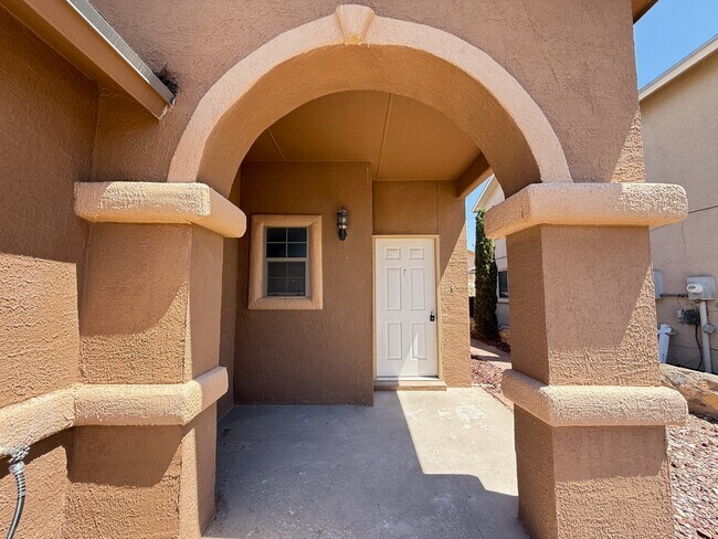 Building Photo - 14057 Tierra Delfin Dr