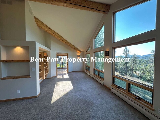 Building Photo - Mountain Retreat!!