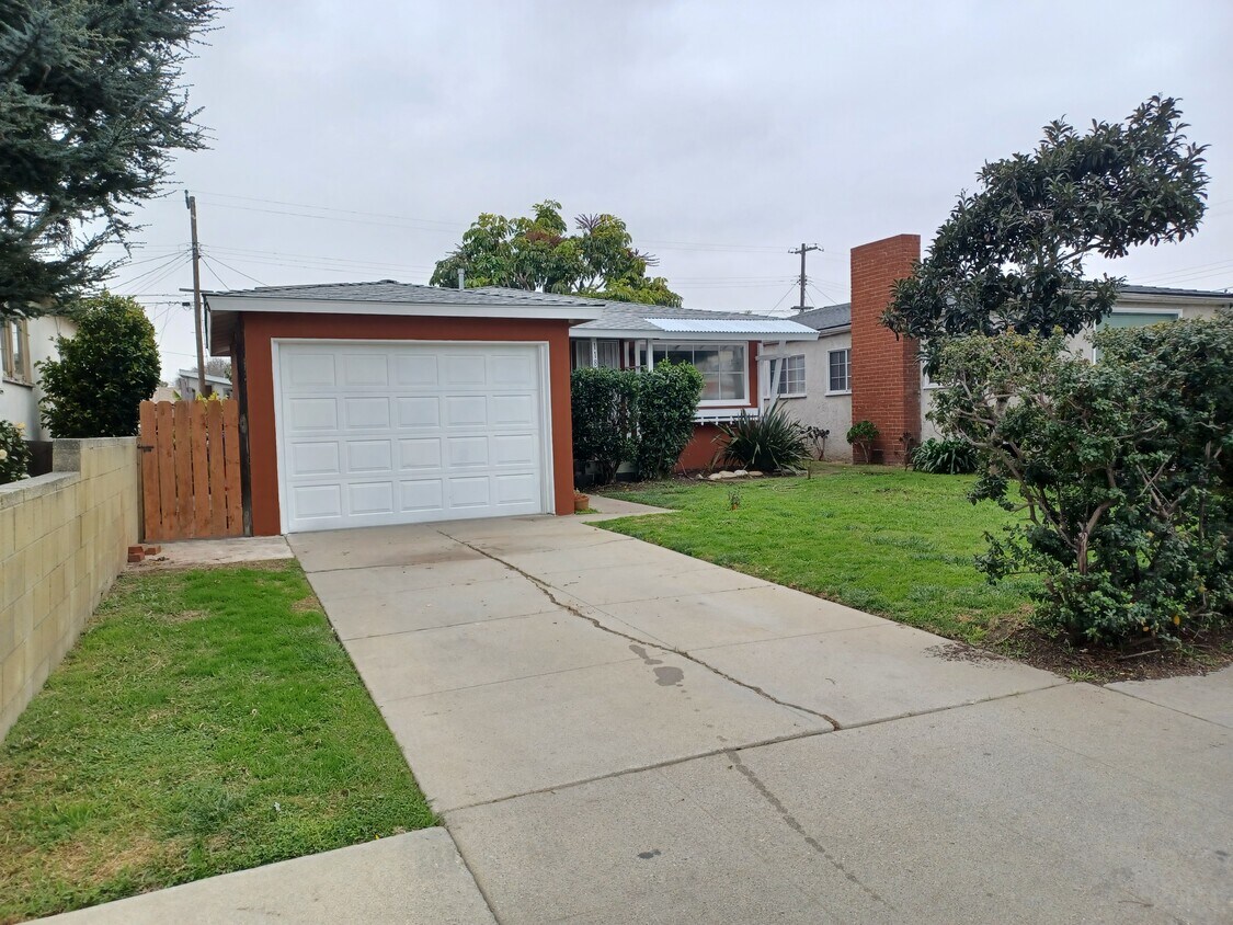 Foto principal - 11842 Braddock Dr