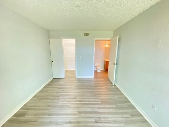 Foto del edificio - 5701 Gatlin Ave