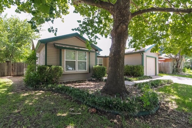 Building Photo - 1504 Colonnade Dr
