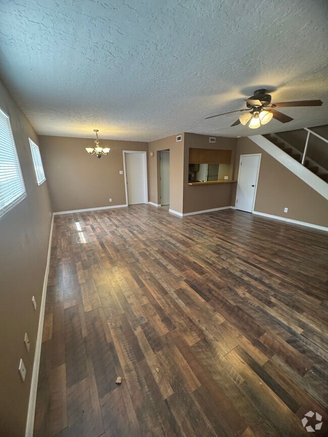Building Photo - 1017 Laurelwood Dr