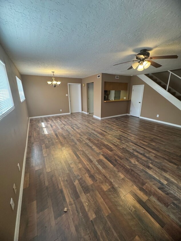Primary Photo - 2nd story 2 bedroom, 1 bath condo with cen...