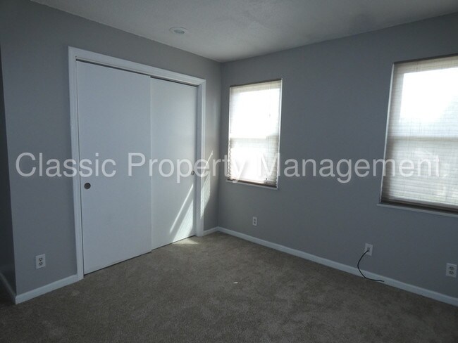 Building Photo - Great Location Townhome- 8037 N Harrison Lane