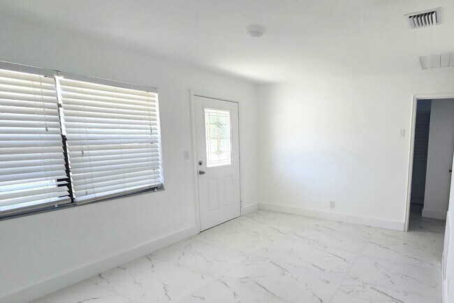 Foto del edificio - 2849 NE 13th Ave