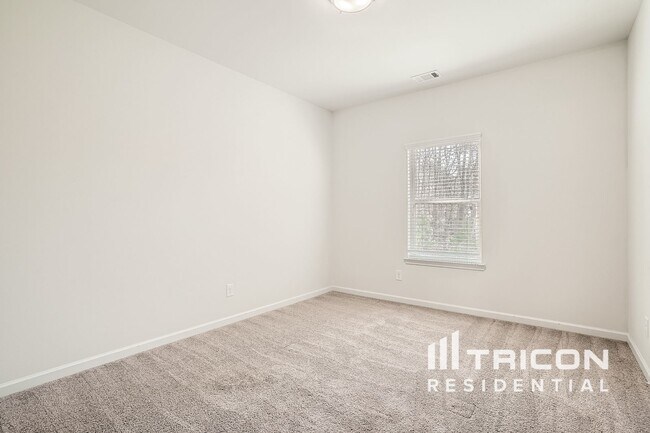 Building Photo - 355 Hillgrove Dr