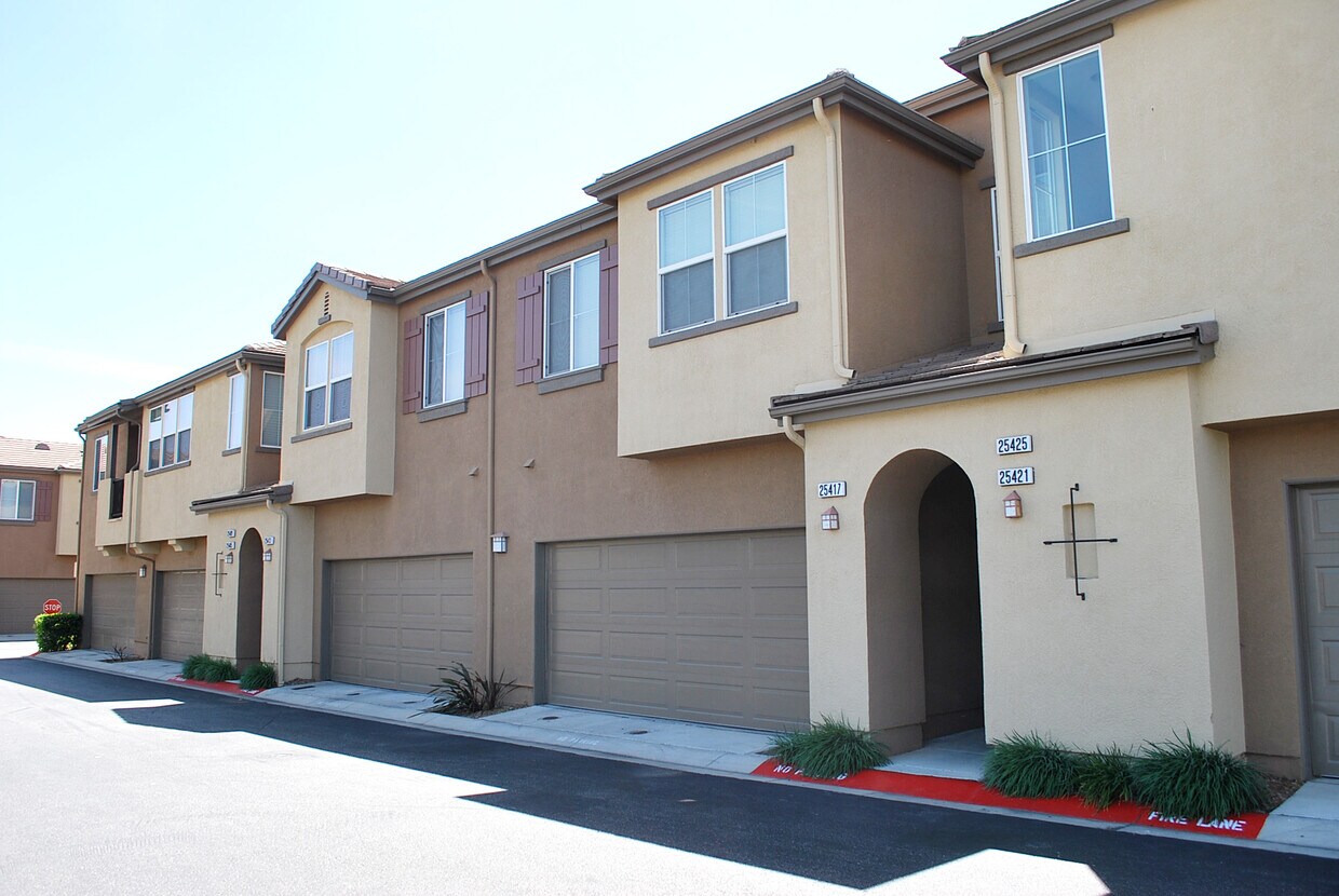 Foto principal - 25417 Huxley Dr