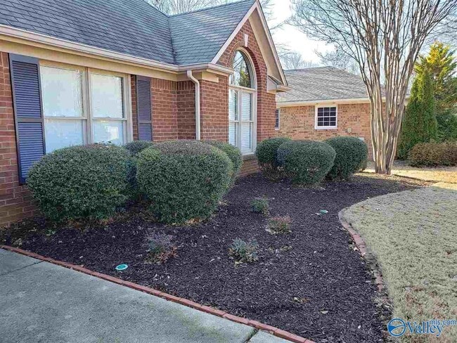 Building Photo - 1100 Leeward Dr SE