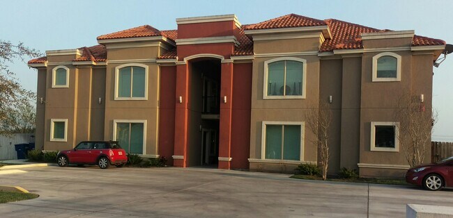 Foto del edificio - 1216 E Pine Ridge Ave
