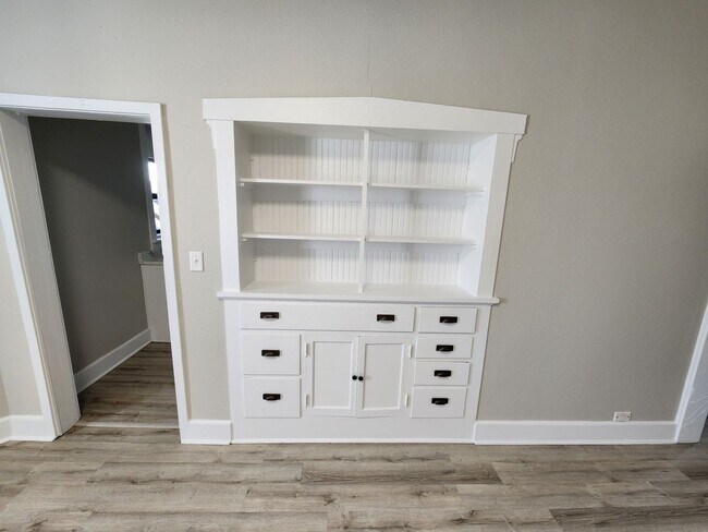 Foto del edificio - UTILITIES INCLUDED!! Spacious 2-Bedroom, 1...