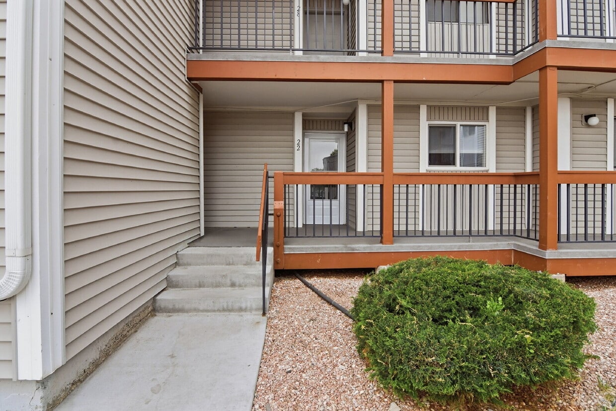 $1,495.95 - 1 Bed, 1 Bath Updated Unit in Westminster with In Unit Washer/Dryer! - $1,495.95 - 1 Bed, 1 Bath Updated Unit in Westminster with In Unit Washer/Dryer!