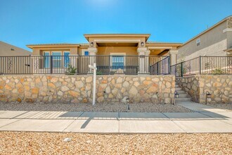 Building Photo - 14720 Tierra Harbor Ave