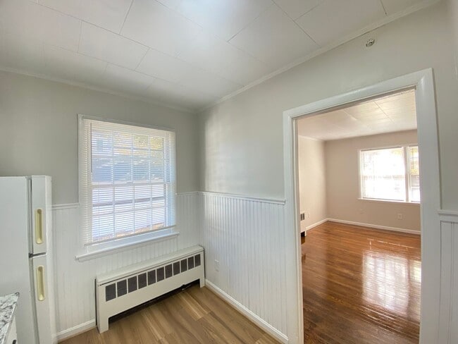 Building Photo - 118 Locust St