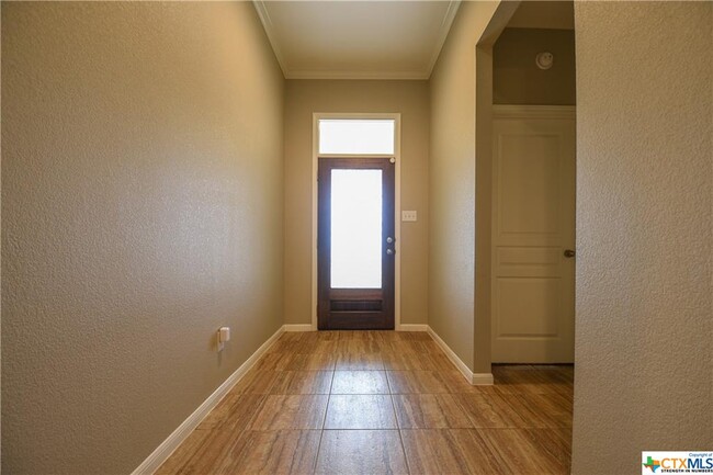 Building Photo - 7712 Kendall Hill Dr