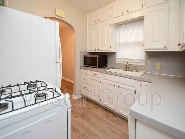 Building Photo - 2108 S 46th St