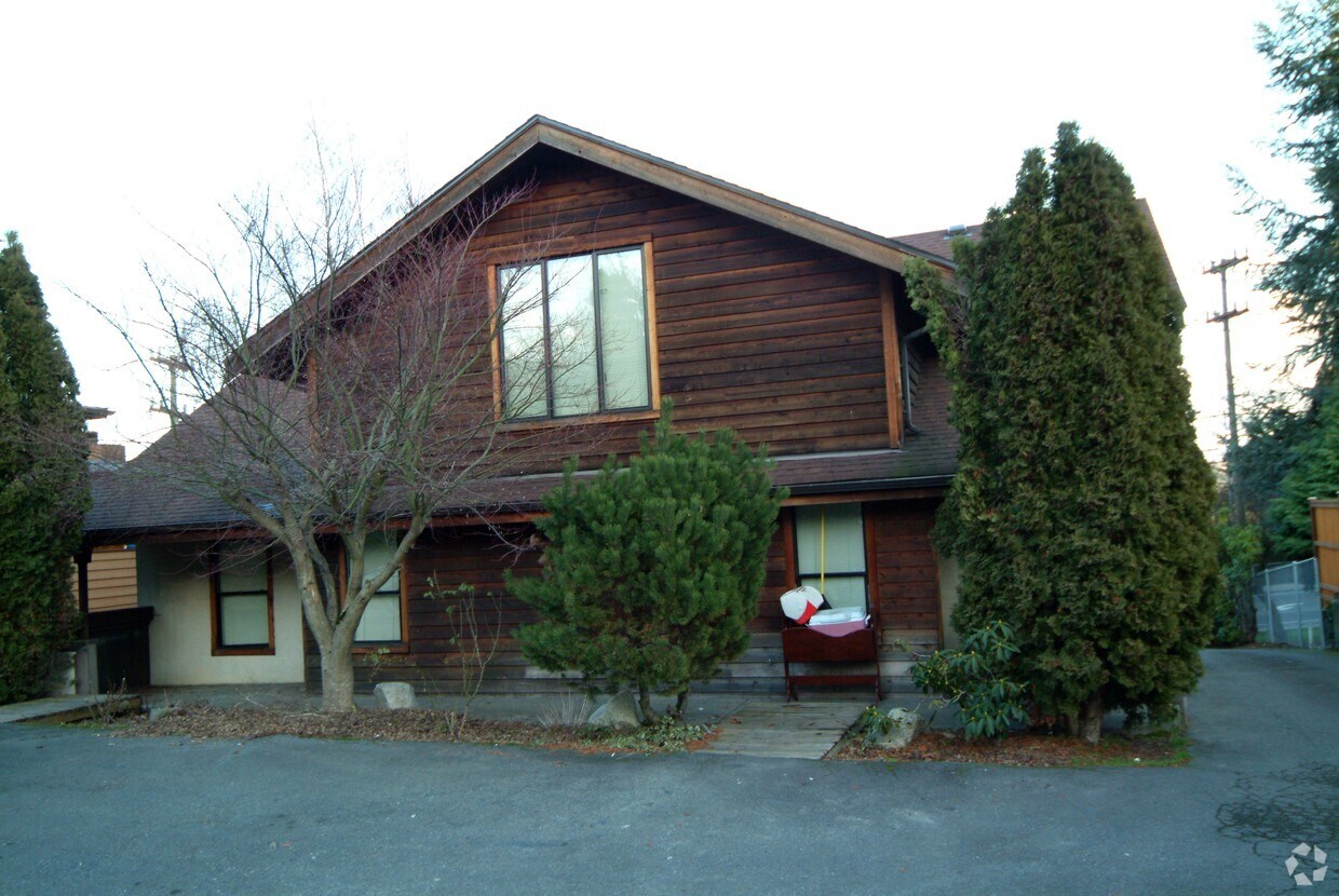 Building Photo - Arbutus