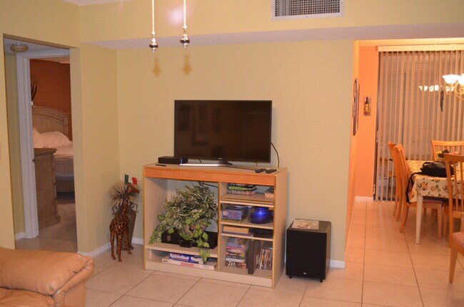 Foto del edificio - 5310 Las Verdes Cir