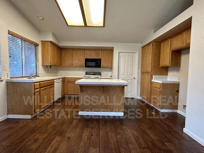 Building Photo - 4200 Overland Pl