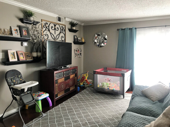 Foto del edificio - COMING SOON! Nice Condo close to I-95!