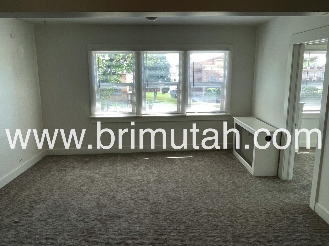 Foto principal - 684 W Center St