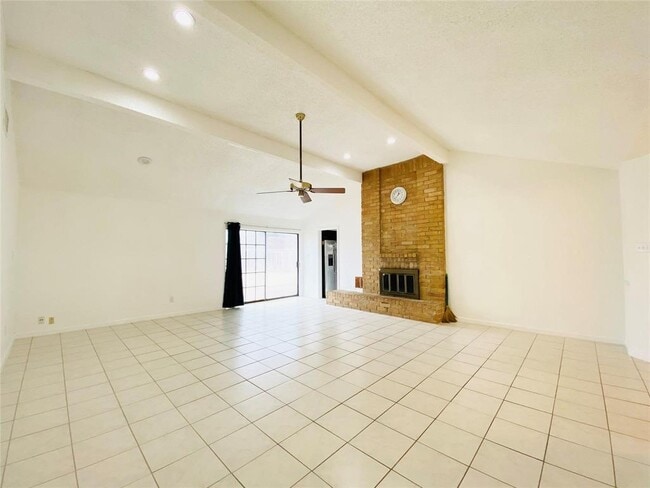 Building Photo - 16118 Pasadero Dr
