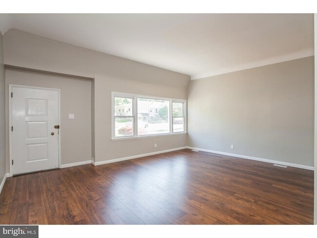 Building Photo - 176 Juniper Rd