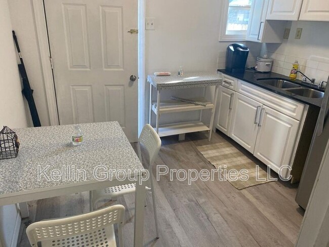 Building Photo - 5701 Middlesex Dr