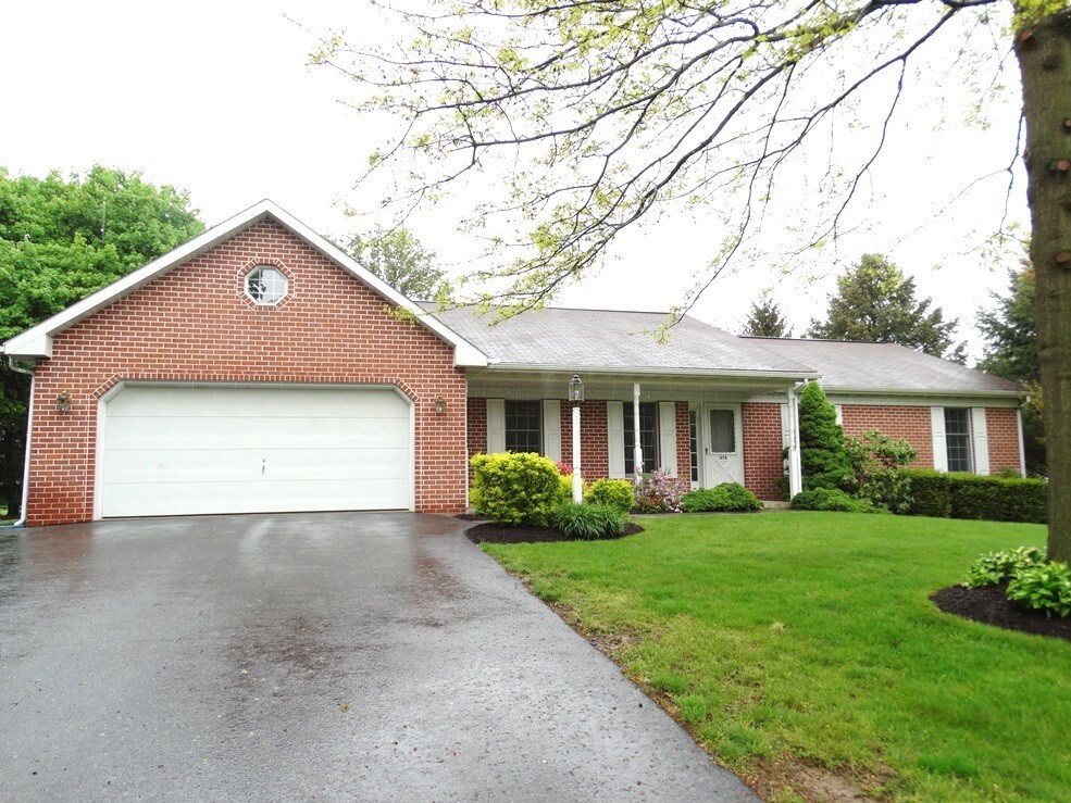 Primary Photo - 678 N Strickler Rd