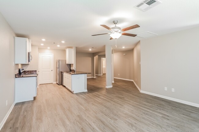 Foto del edificio - 26123 Hals Dr