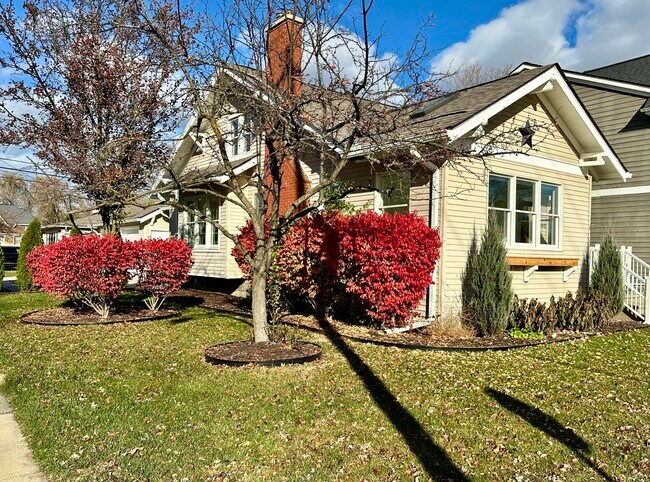 Building Photo - 992 Palmer