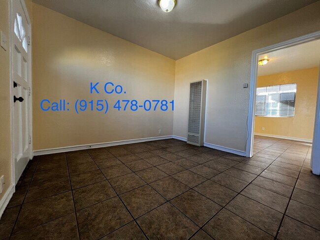 Living Room View 1 - 2820 Fort Blvd
