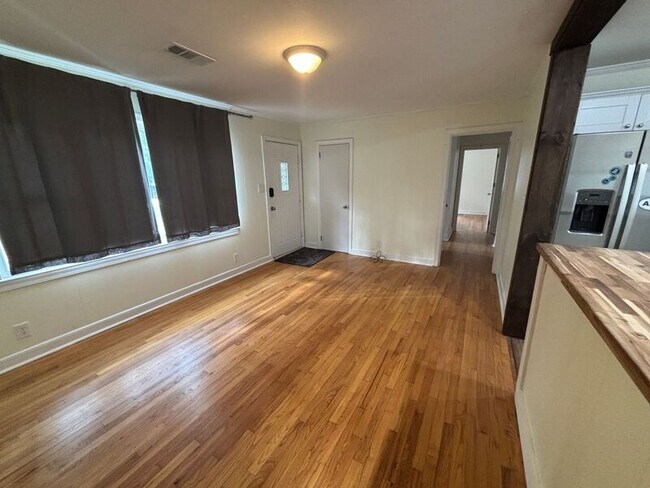 Foto del edificio - 816 Savage Rd