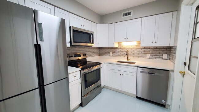 Foto del edificio - 8401 N Atlantic Ave