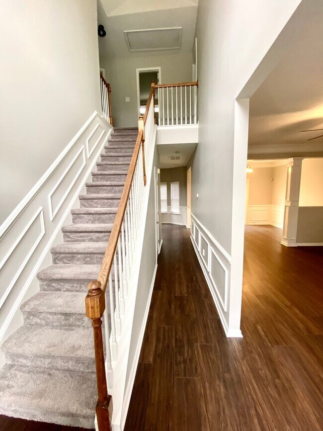 Building Photo - You can't miss this DEAL!