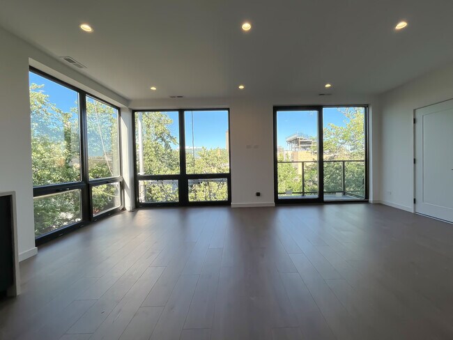 Foto del edificio - 3710 N Kenmore Ave