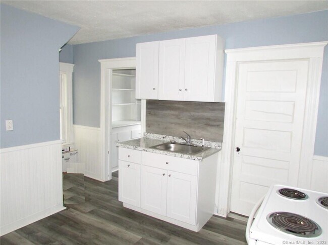 Building Photo - 93 E Elm St