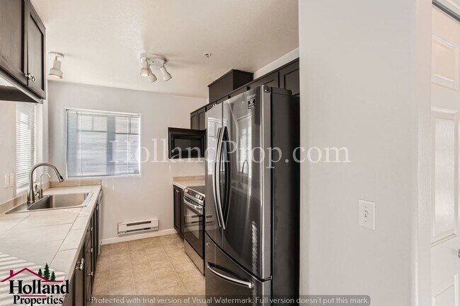 Foto del edificio - NEW PRICE APPLY NOW!! Cute 1 bedroom condo...