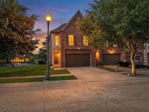 Building Photo - 1004 Colonial Dr