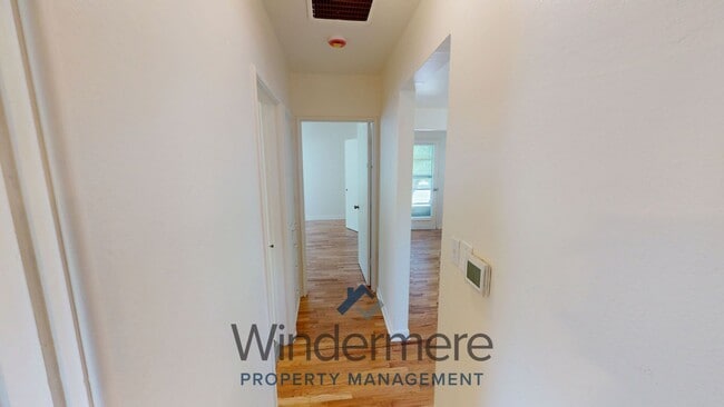 Building Photo - 421 E Rose St